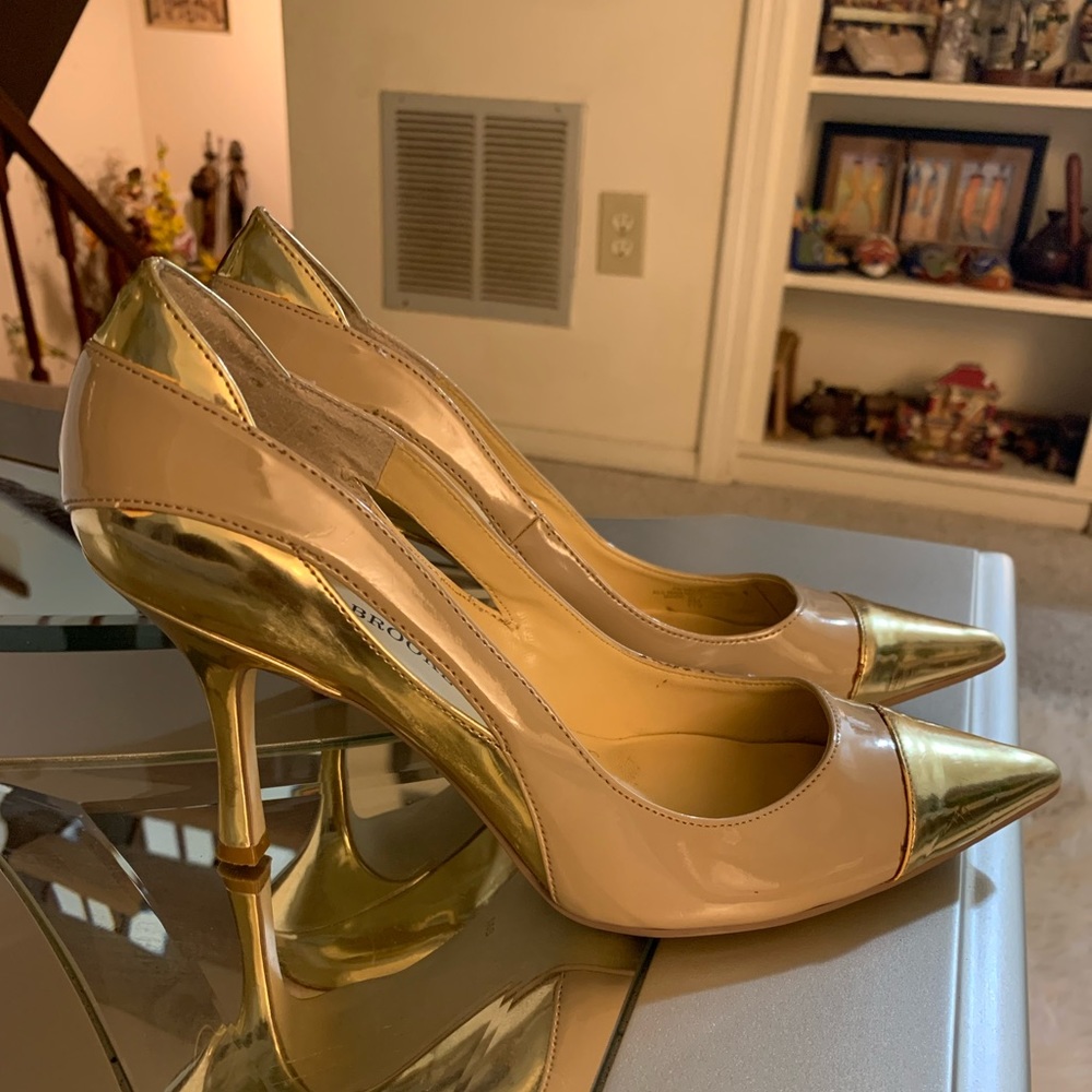 AUDREY BROOKE Gold and Tan pump Size 8 1/2